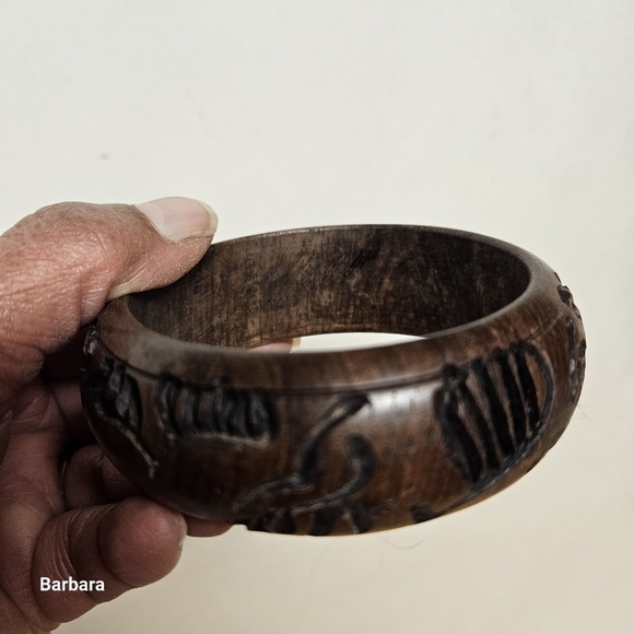 Vintage African Hand-carved Wood Bangle Bracelet - Picture 5 of 7